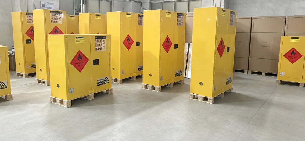 Τελευταία εταιρικά blogs για Behind Every Large Order: How Does SUPER Ensure Safety Cabinet Quality and Delivery Capability?